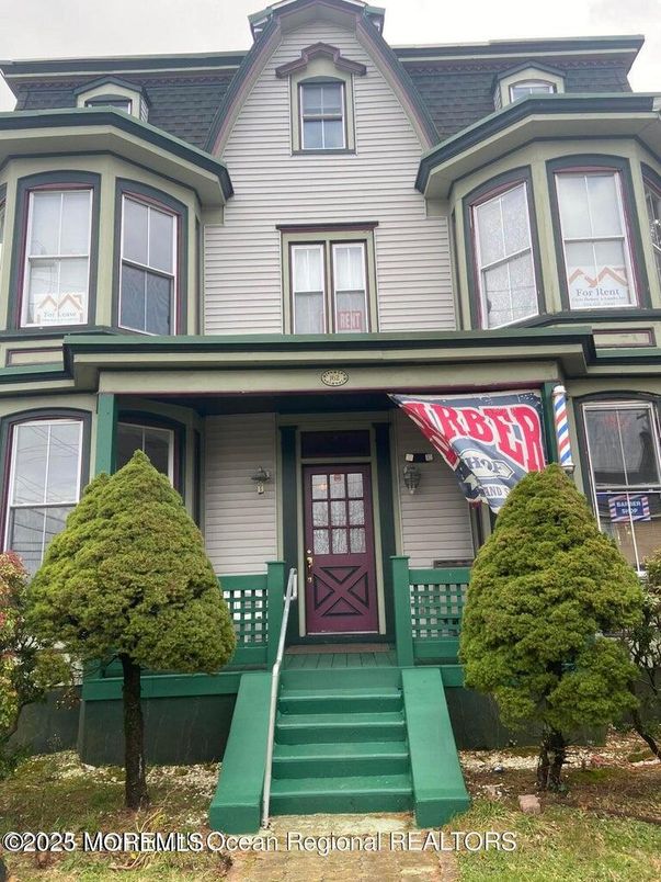 Exterior, Facade, Queen Anne Victorian