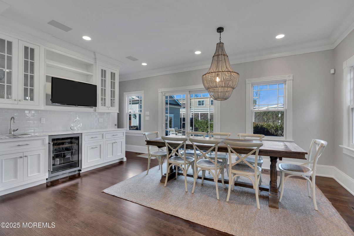 Chandelier, Dining room, Interior, Recessed Lighting, Wood Texture Flooring