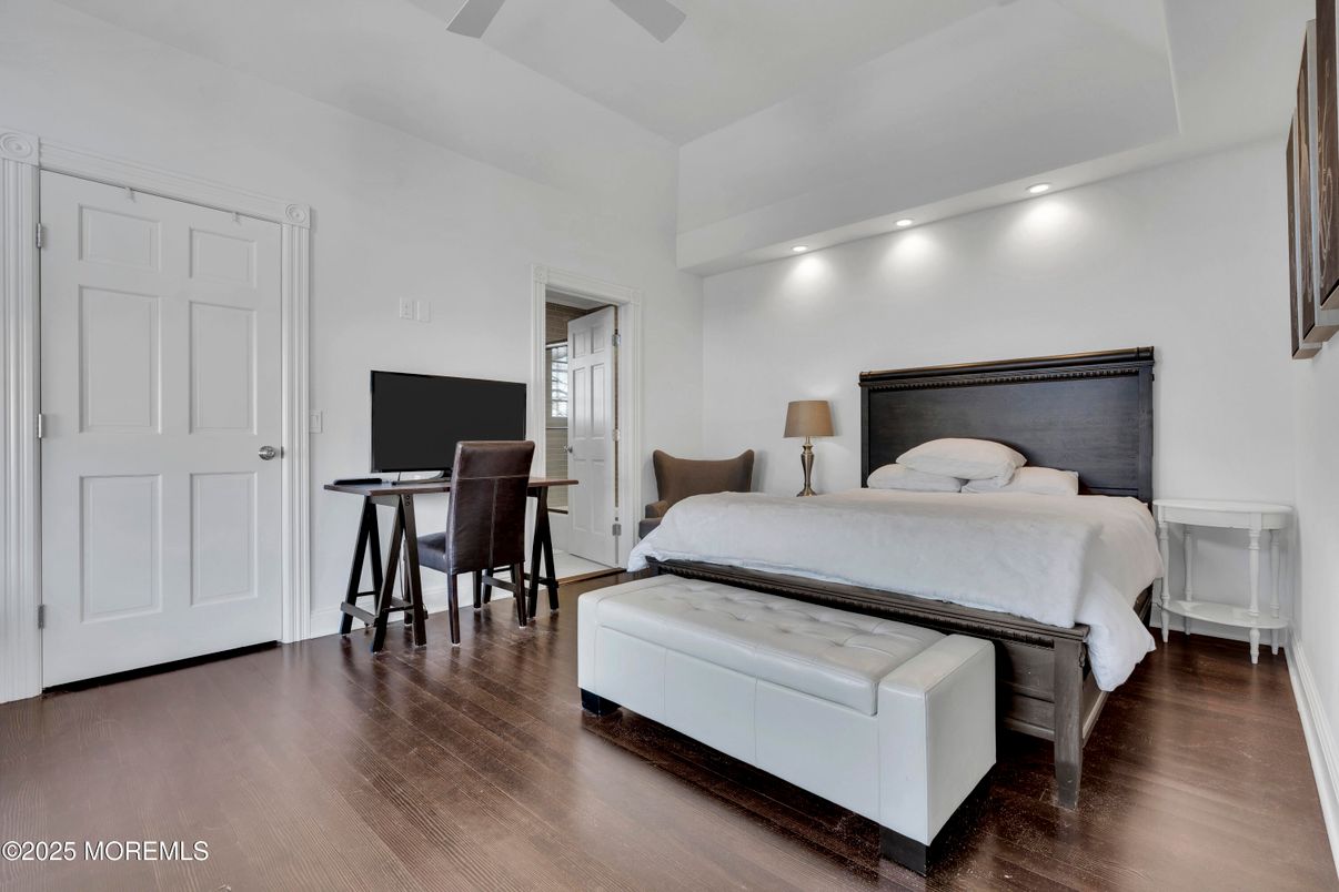 Bedroom, Home Office, Interior, Recessed Lighting, Wood Texture Flooring