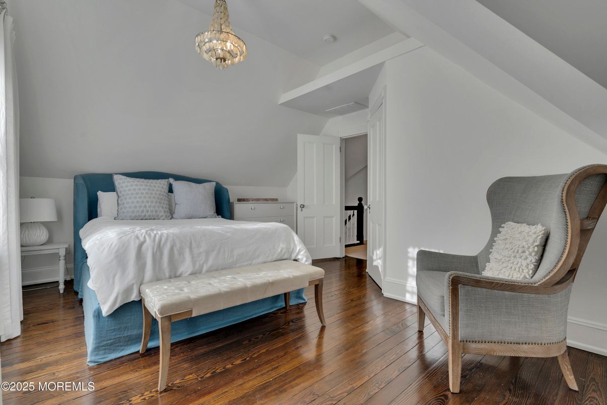 Bedroom, Interior, Pendant Lights, Wood Texture Flooring
