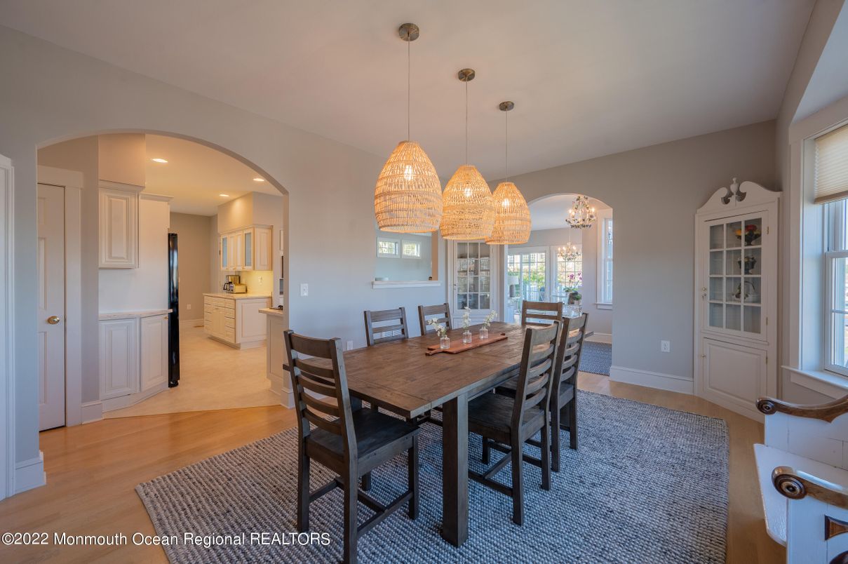 Chandelier, Dining room, Interior, Kitchen, Pendant Lights, Recessed Lighting, Wood Texture Flooring