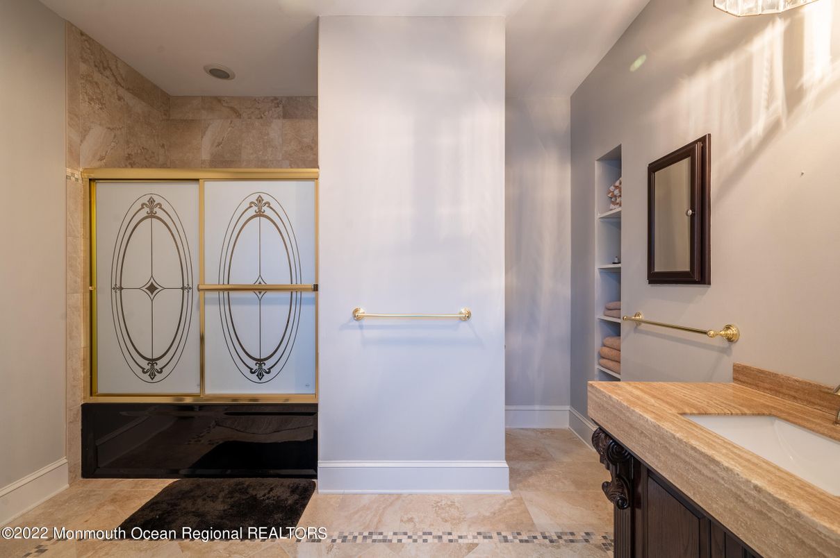 Bathroom, Interior, Recessed Lighting