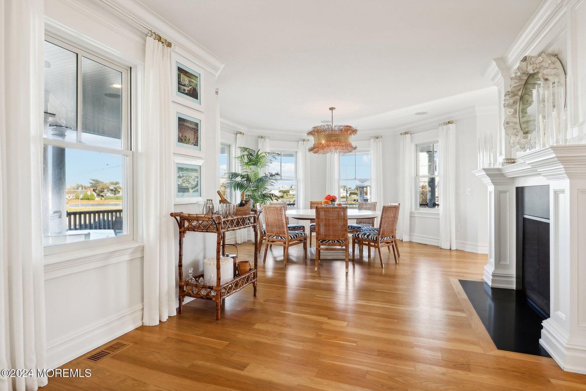 Chandelier, Dining room, Fireplace, Interior, Wood Texture Flooring