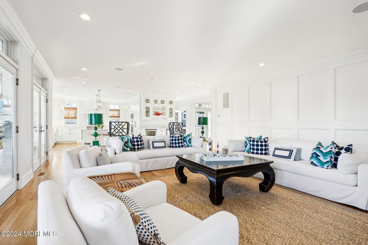 Chandelier, Interior, Living room, Pendant Lights, Recessed Lighting, Wood Texture Flooring