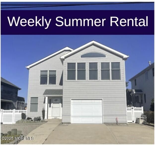 Attached, Exterior, Facade, American Craftsman