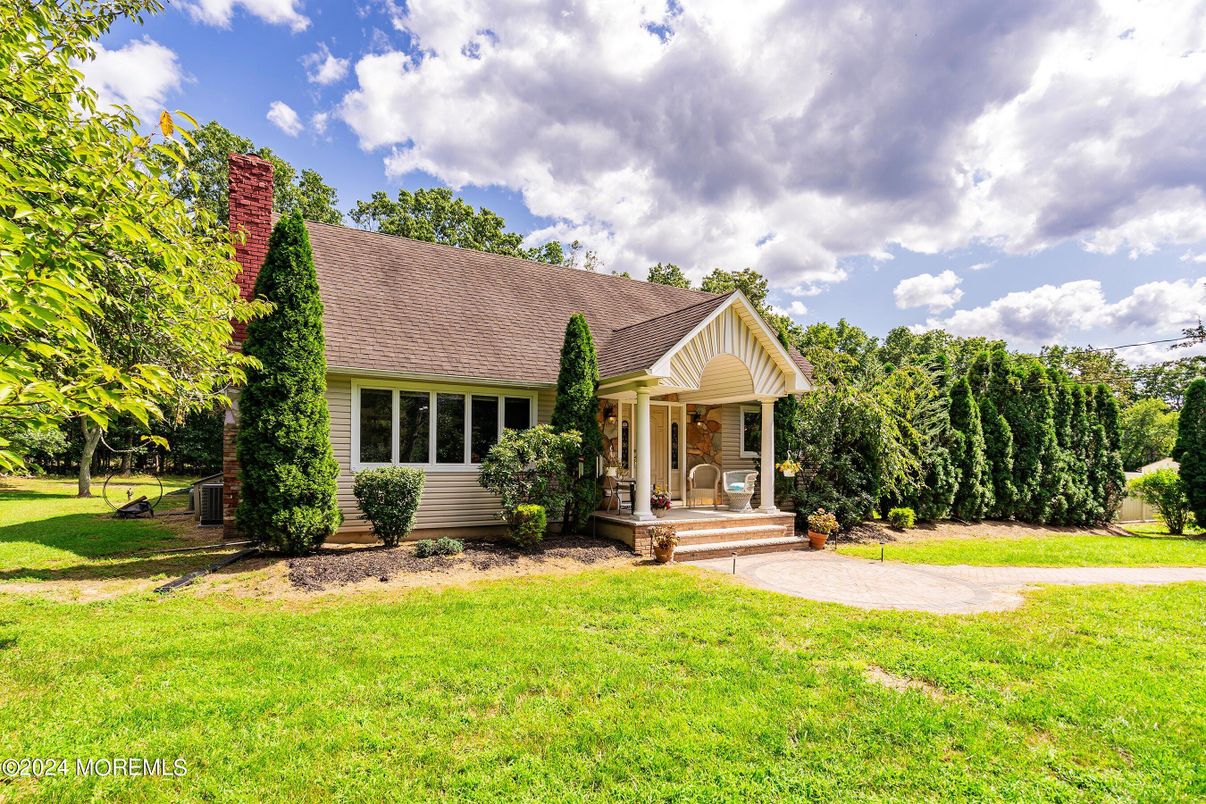 Exterior, Facade, Cape Cod