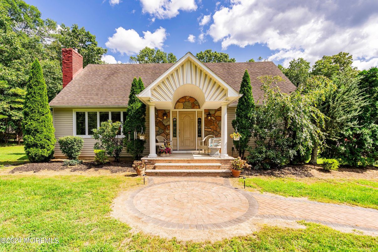 Exterior, Facade, French Provincial