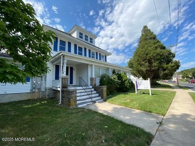Exterior, Facade, American Foursquare