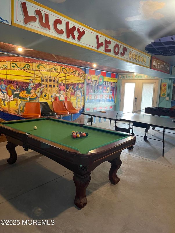 Billiard Table, Game Room, Interior