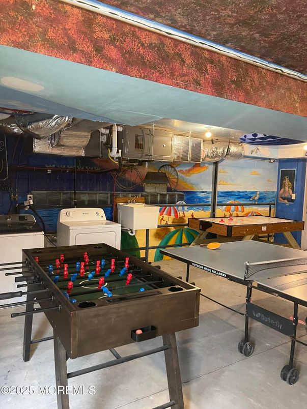 Game Room, Interior