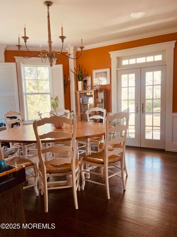 Chandelier, Dining room, Interior, Recessed Lighting, Wood Texture Flooring