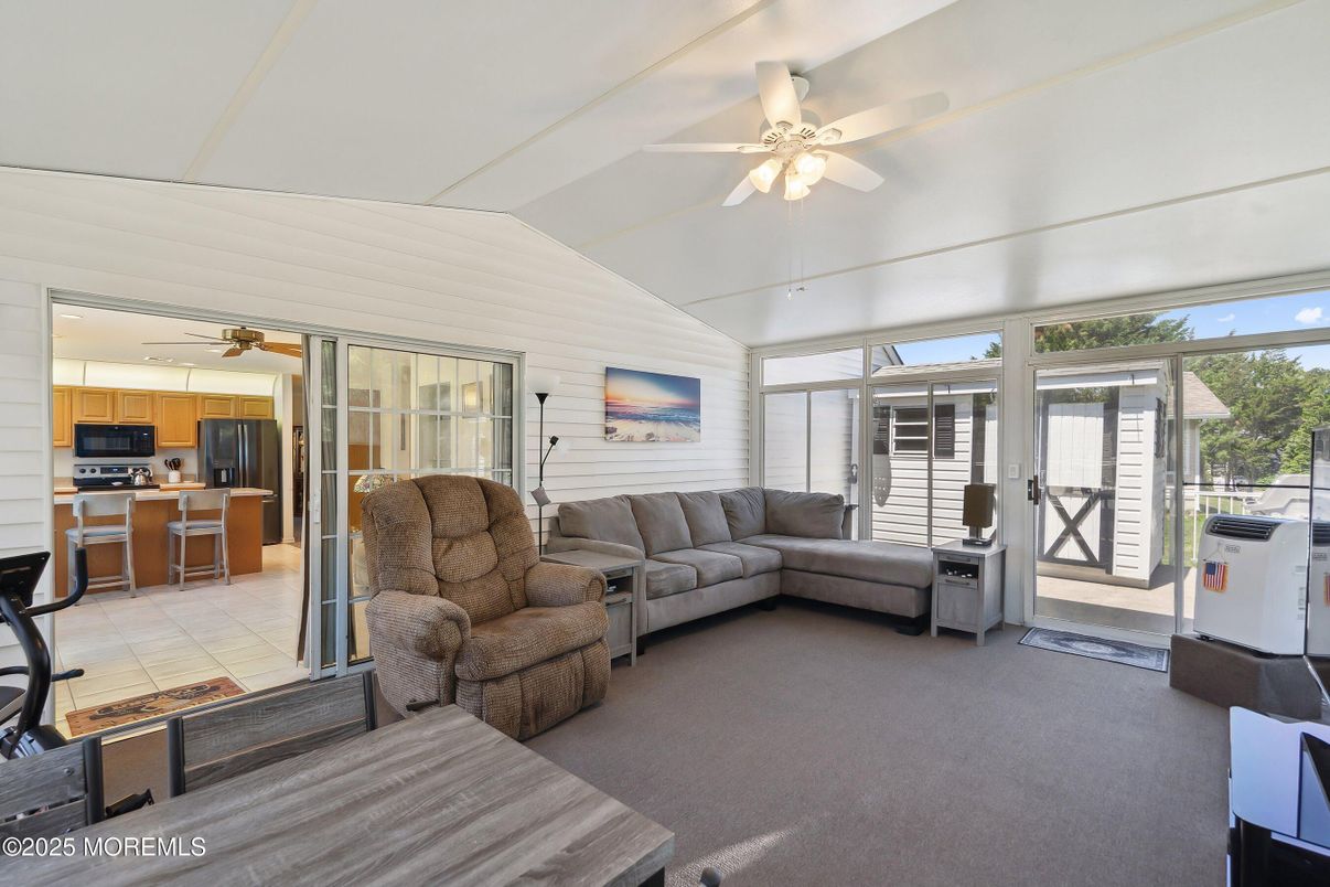 Interior, Kitchen, Living room, Stainless Steel Appliances