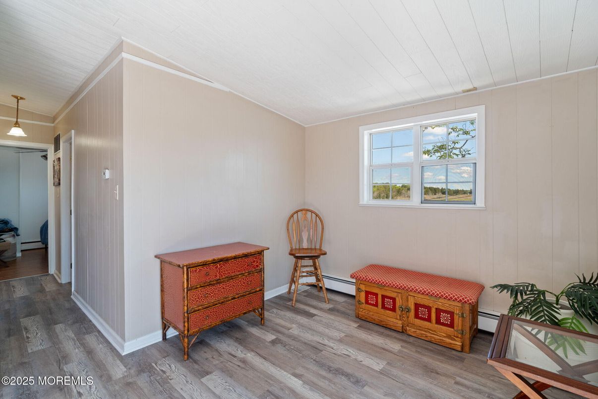 Interior, Pendant Lights, Wood Texture Flooring
