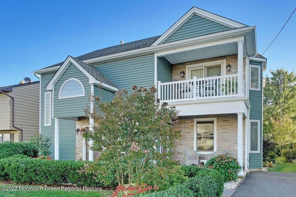 Exterior, Facade, Brick Facade, Queen Anne Victorian