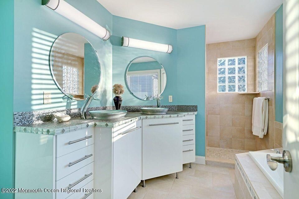 Bathroom, Dual Sink Vanities, Interior