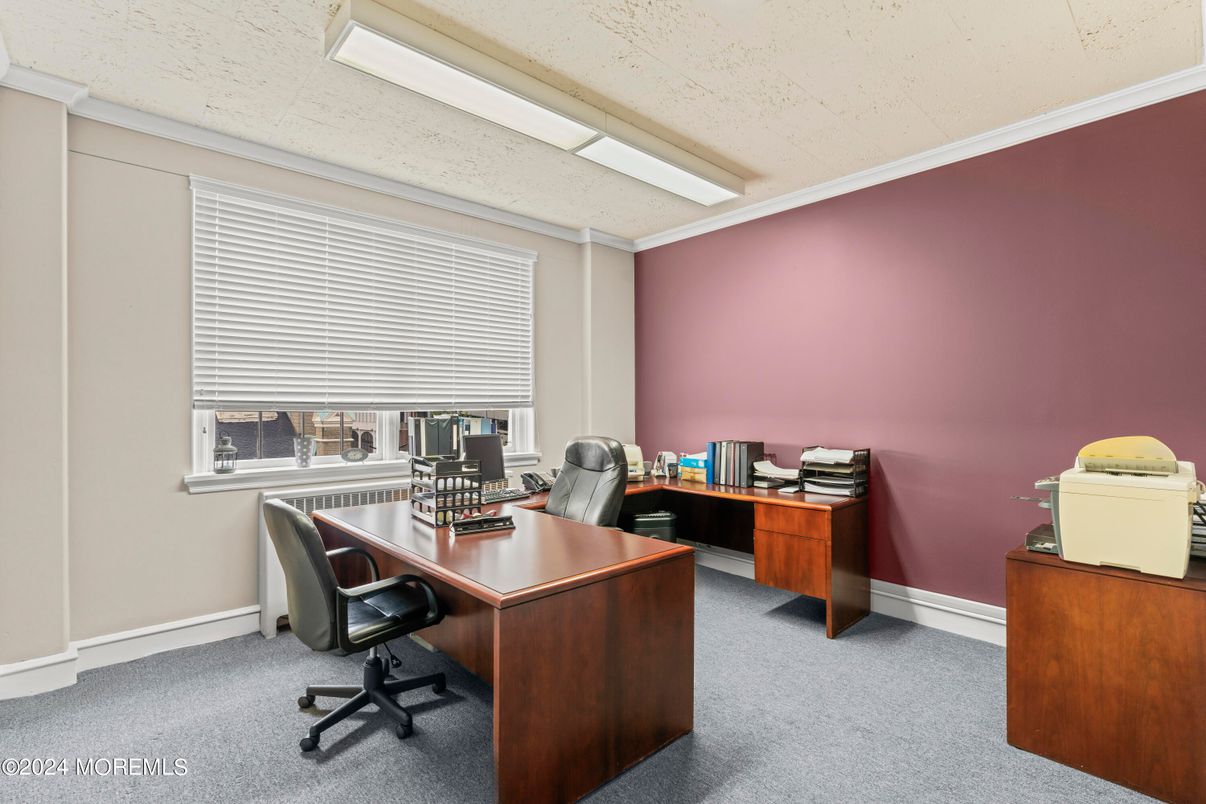 Home Office, Interior