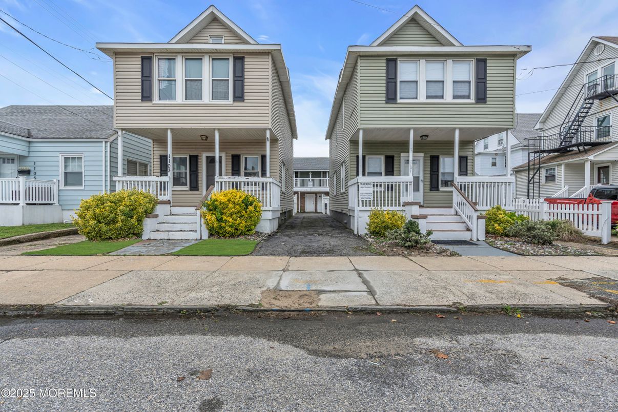 Exterior, Facade, Rowhouse