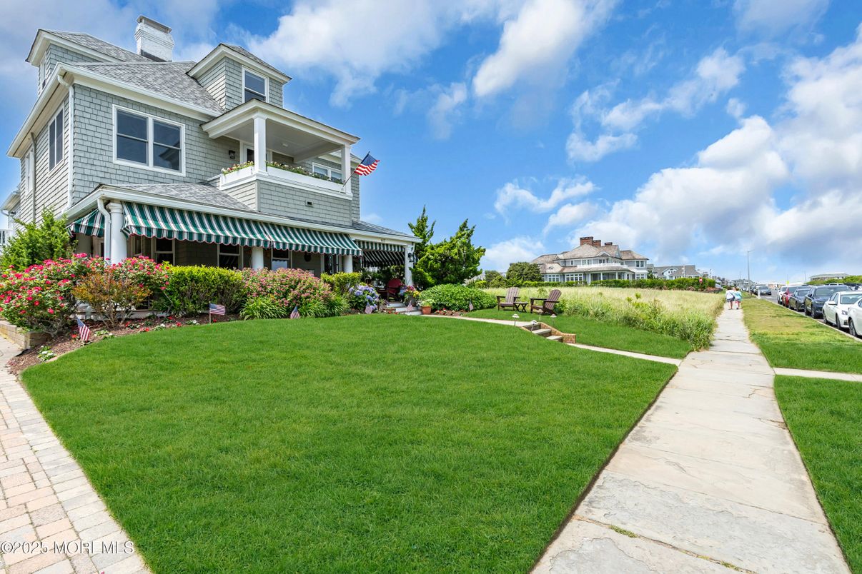 Exterior, Facade, Queen Anne Victorian