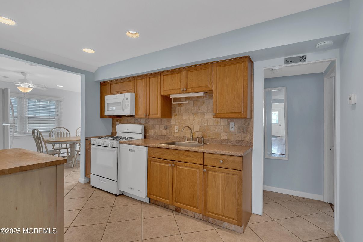 Dining room, Interior, Kitchen, Recessed Lighting