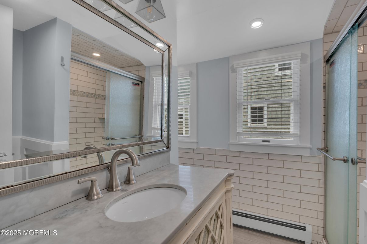 Bathroom, Interior, Recessed Lighting