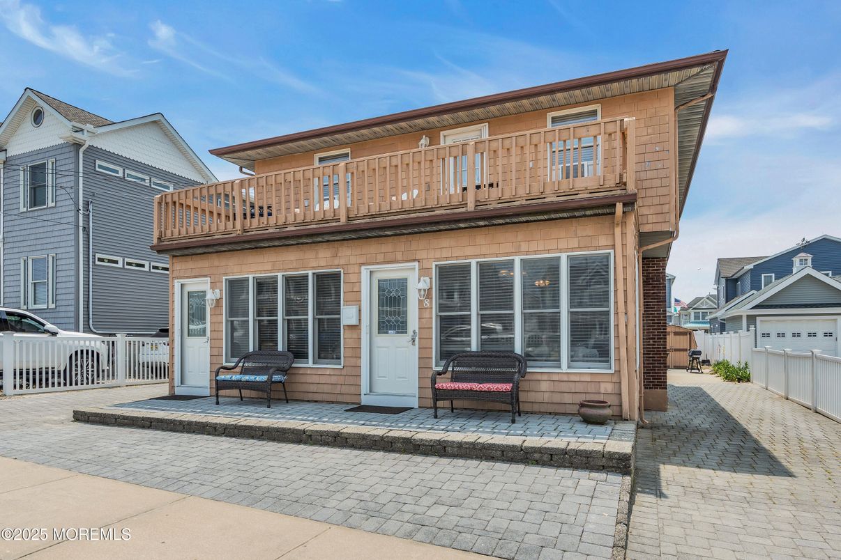 Exterior, Facade, American Foursquare