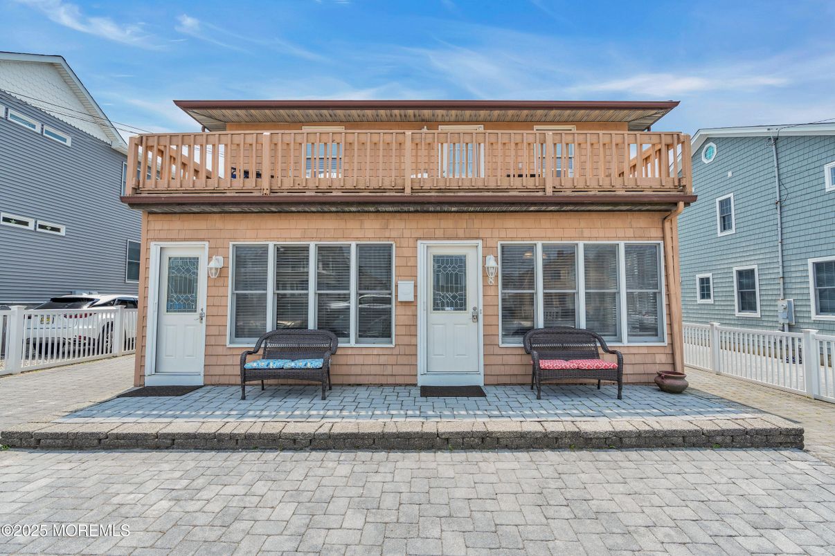 Exterior, Facade, American Foursquare