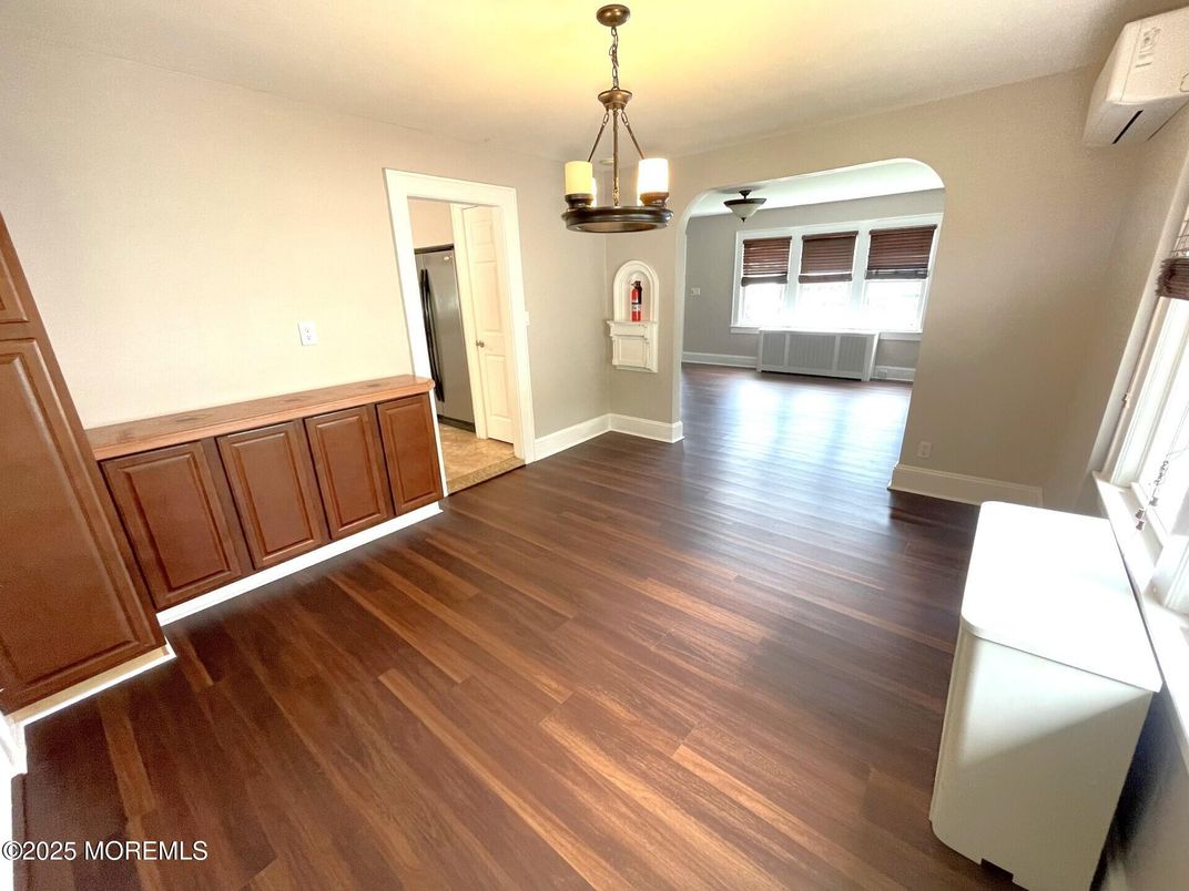 Interior, Pendant Lights, Wood Texture Flooring
