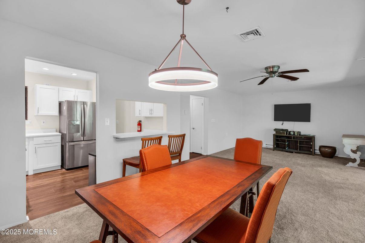 Dining room, Interior, Kitchen, Pendant Lights, Recessed Lighting, Wood Texture Flooring