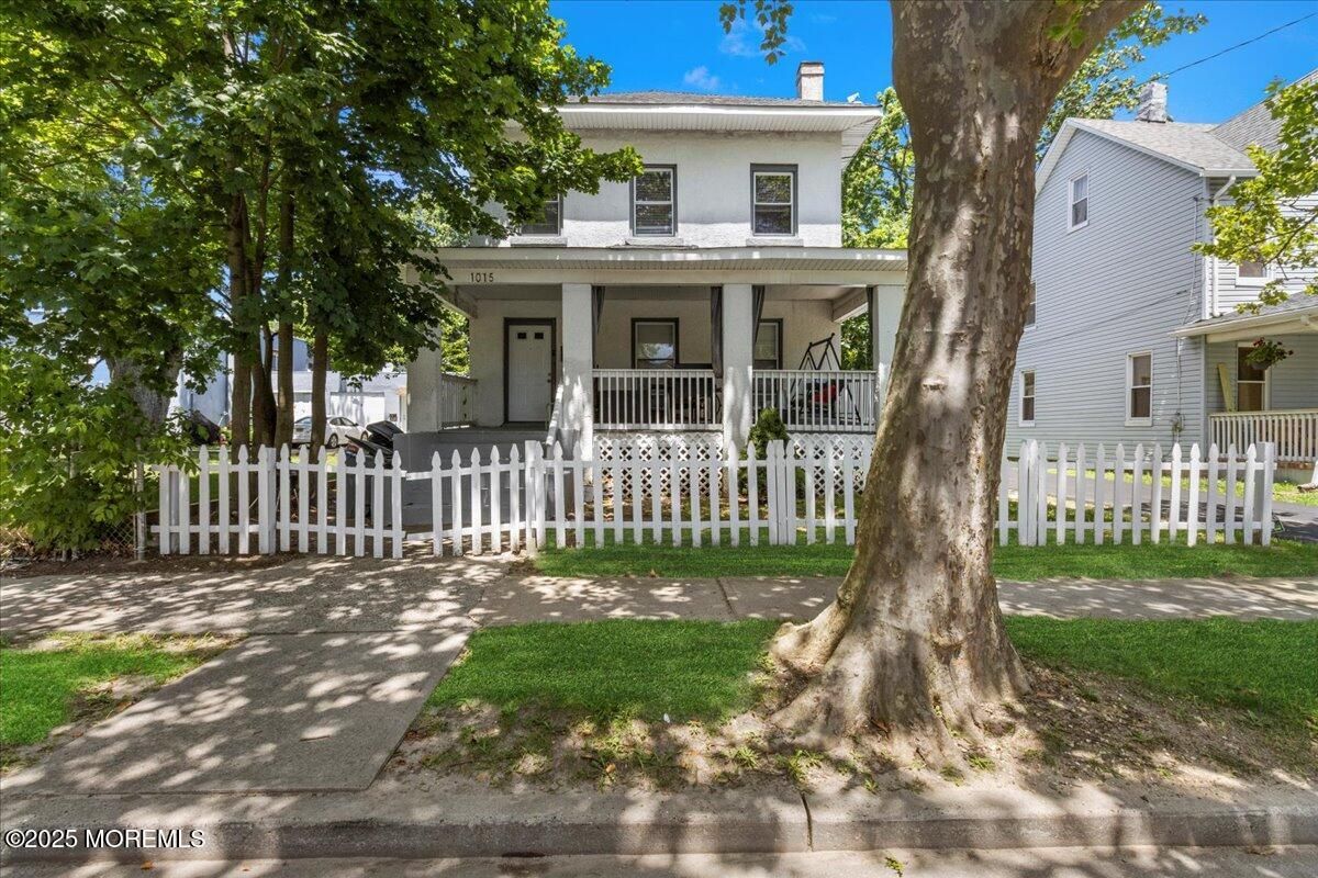 Backyard, Exterior, Facade, American Foursquare