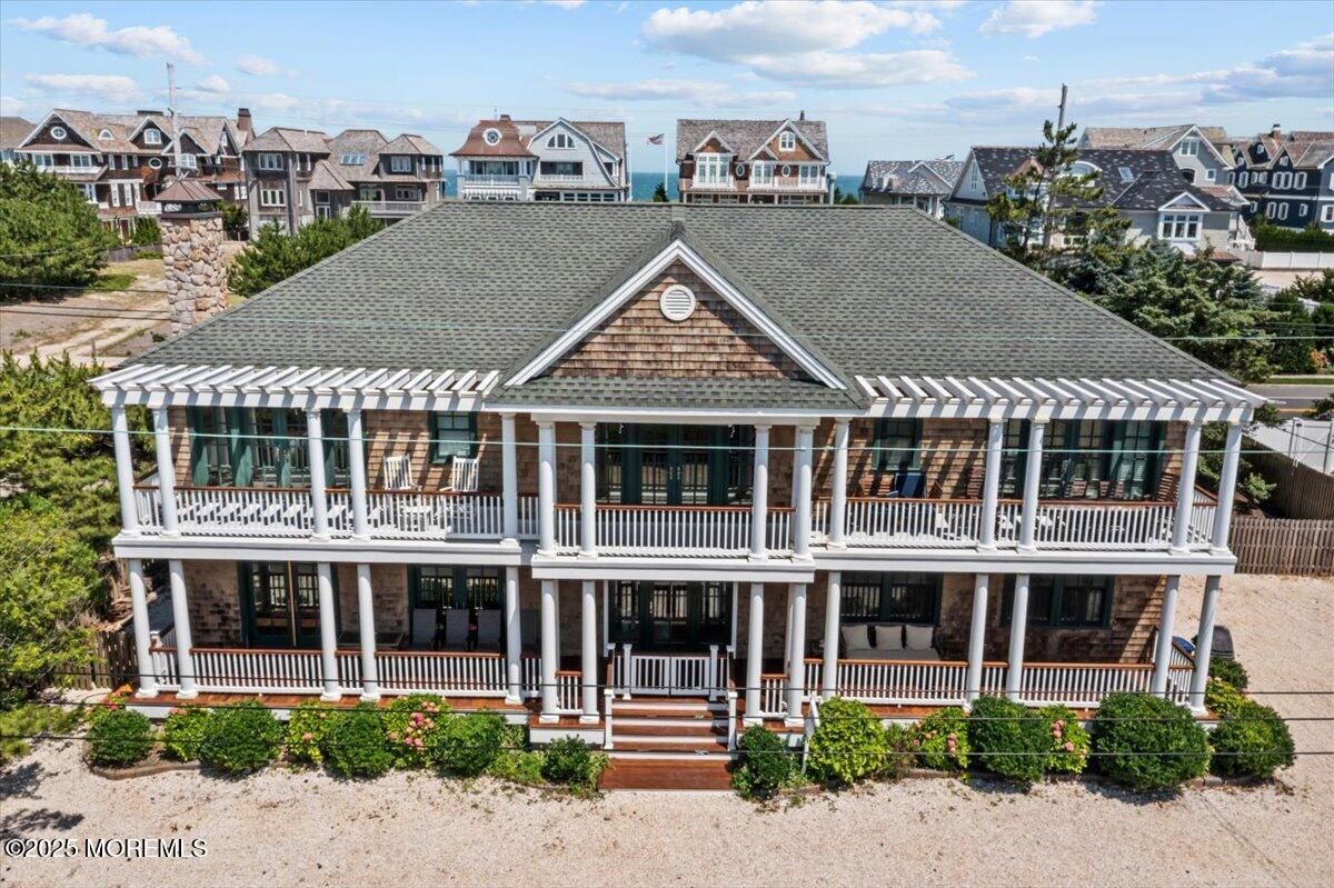 Exterior, Facade, Log Home