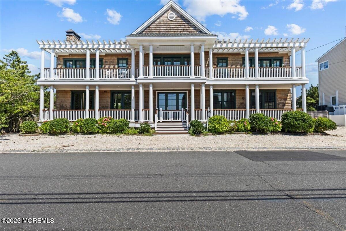 Exterior, Facade, Queen Anne Victorian