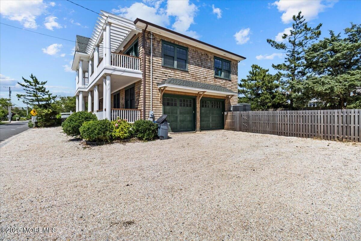 Attached, Exterior, Facade, Rowhouse