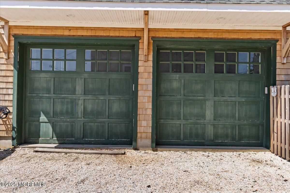 Detached Garage, Exterior