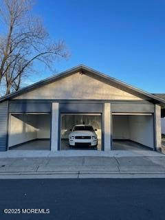 Attached, Exterior, Facade, None