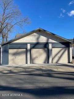 Attached, Exterior, Facade, None