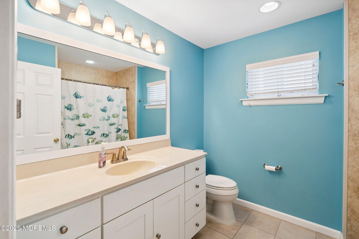 Bathroom, Interior, Recessed Lighting