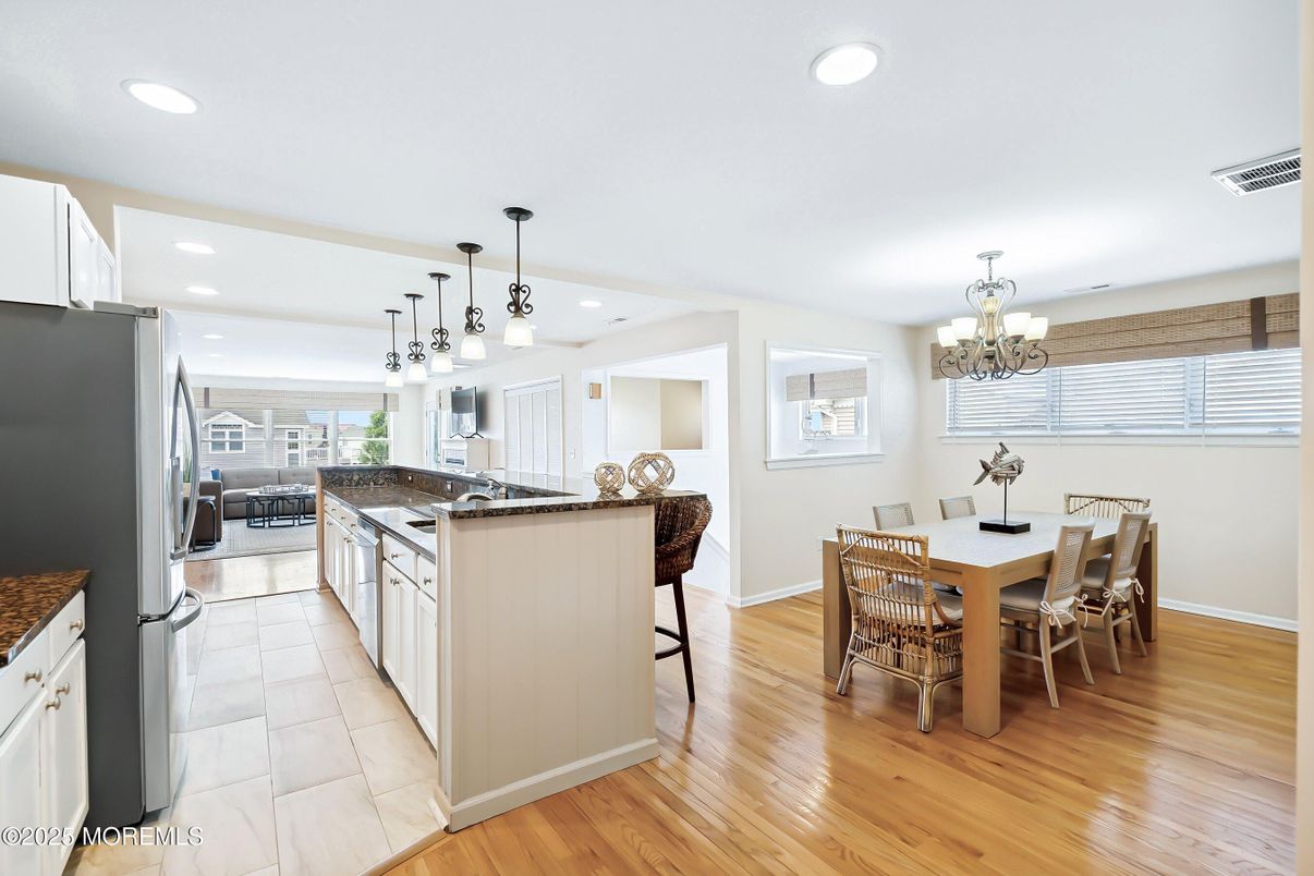 Chandelier, Dining room, Interior, Kitchen, Pendant Lights, Recessed Lighting, Wood Texture Flooring