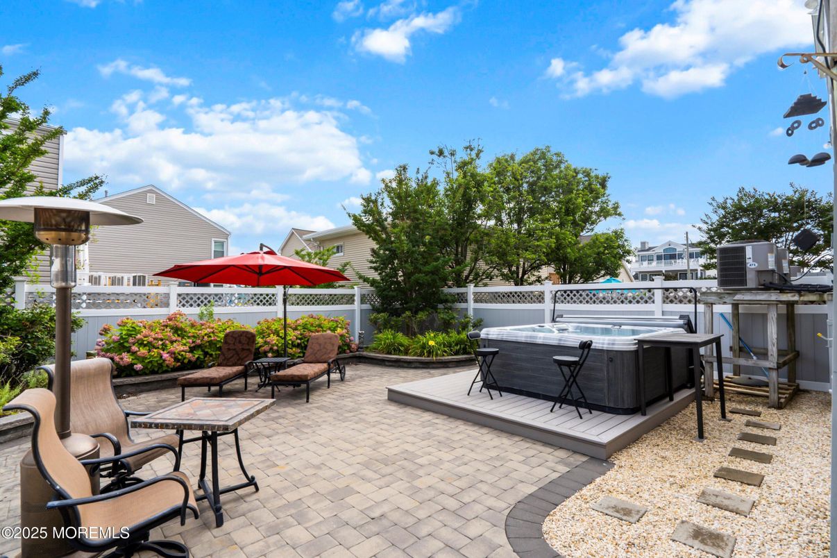 Exterior, Hot Tub, Pool