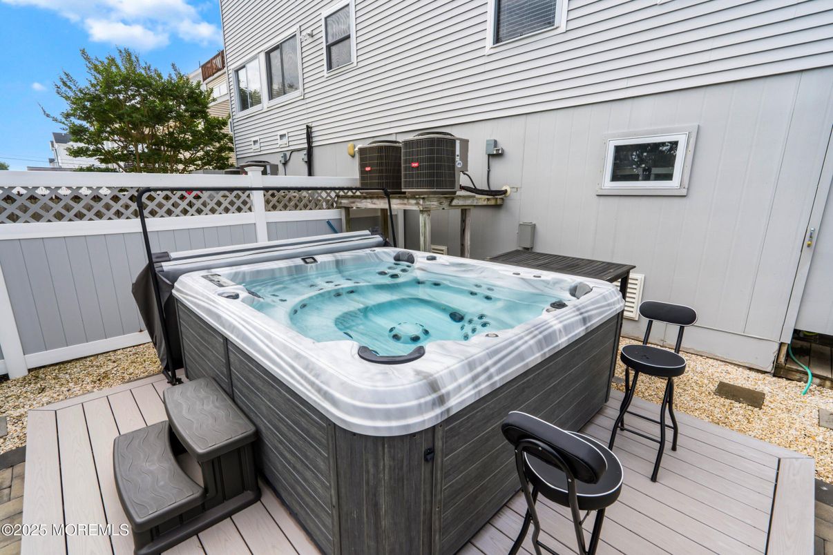 Exterior, Hot Tub