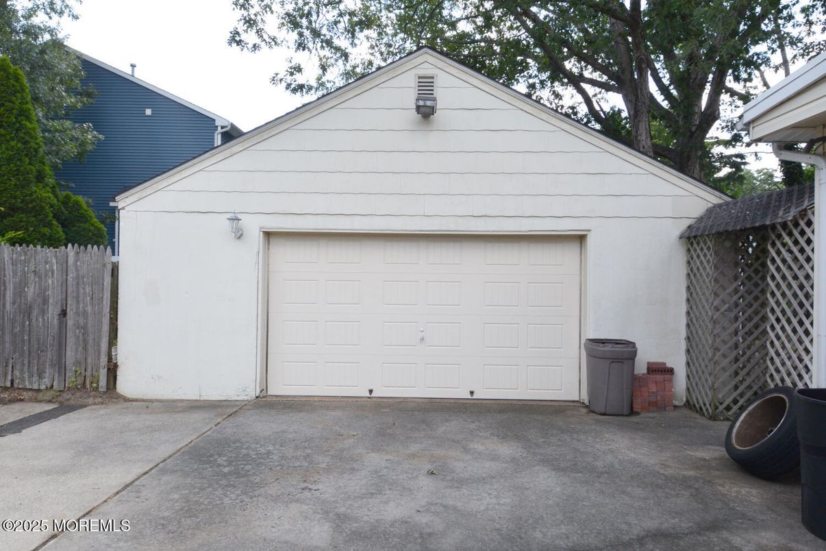 Detached Garage, Exterior