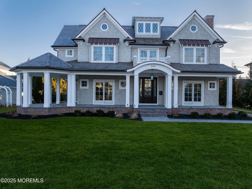 Exterior, Facade, Farmhouse