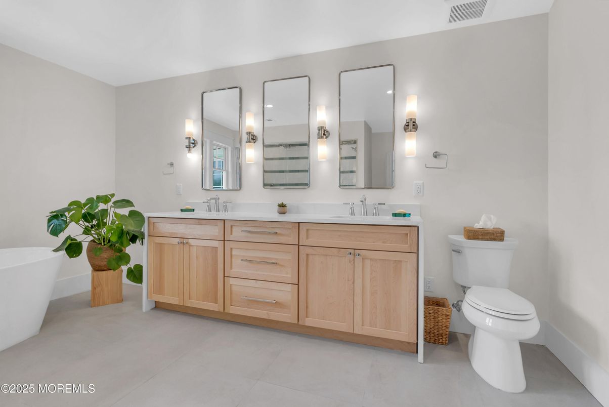 Bathroom, Dual Sink Vanities, Free Standing Baths, Interior