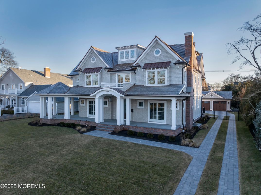 Backyard, Exterior, Facade, Queen Anne Victorian