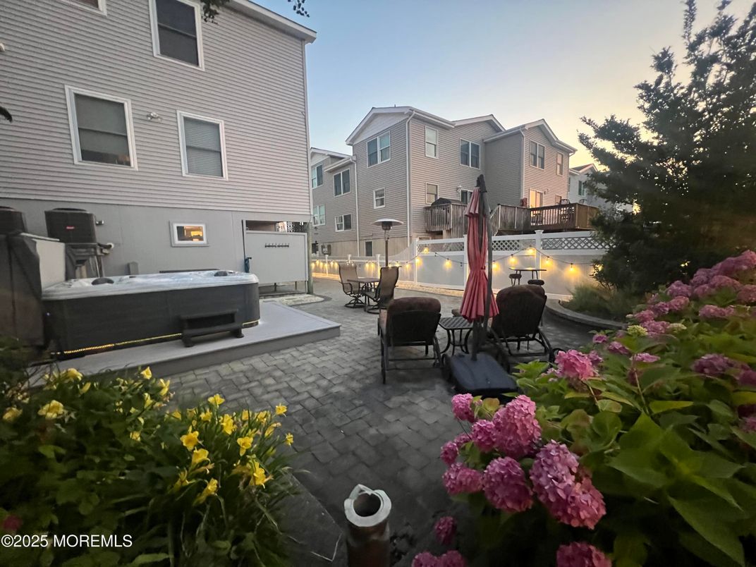 Exterior, Hot Tub, Pool