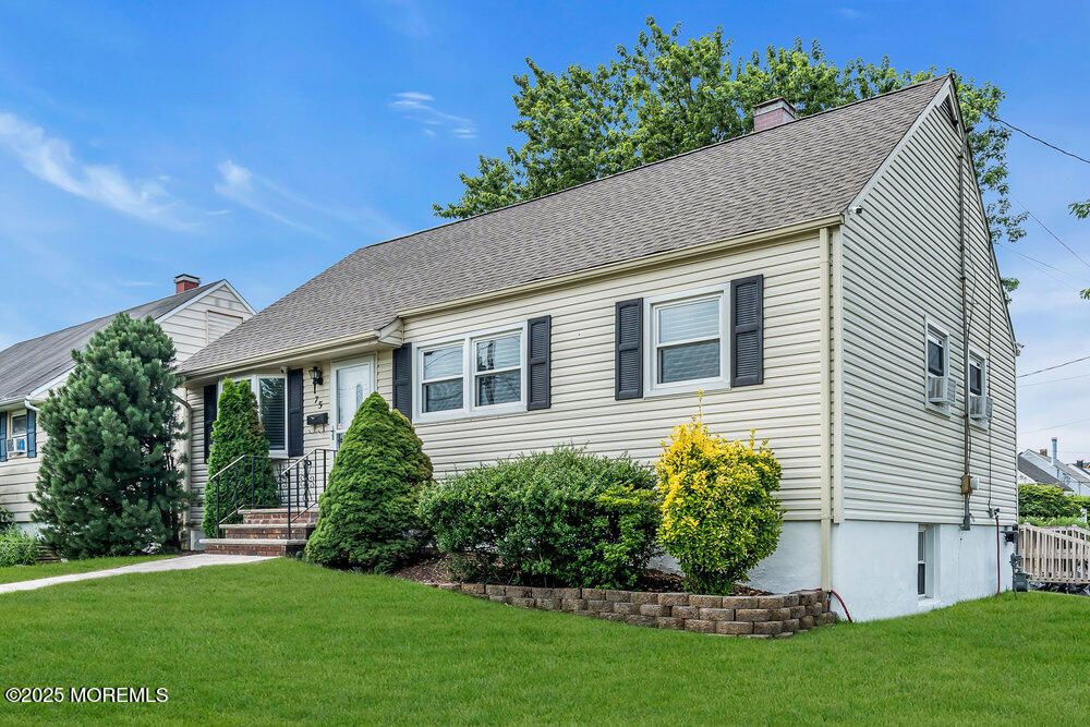 Exterior, Facade, Cape Cod