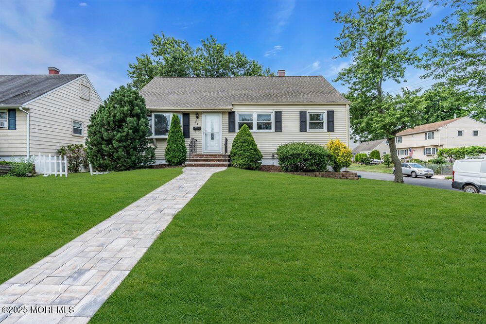 Exterior, Facade, Cape Cod