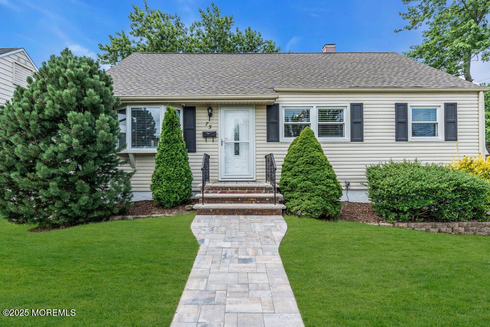 Exterior, Facade, Cape Cod