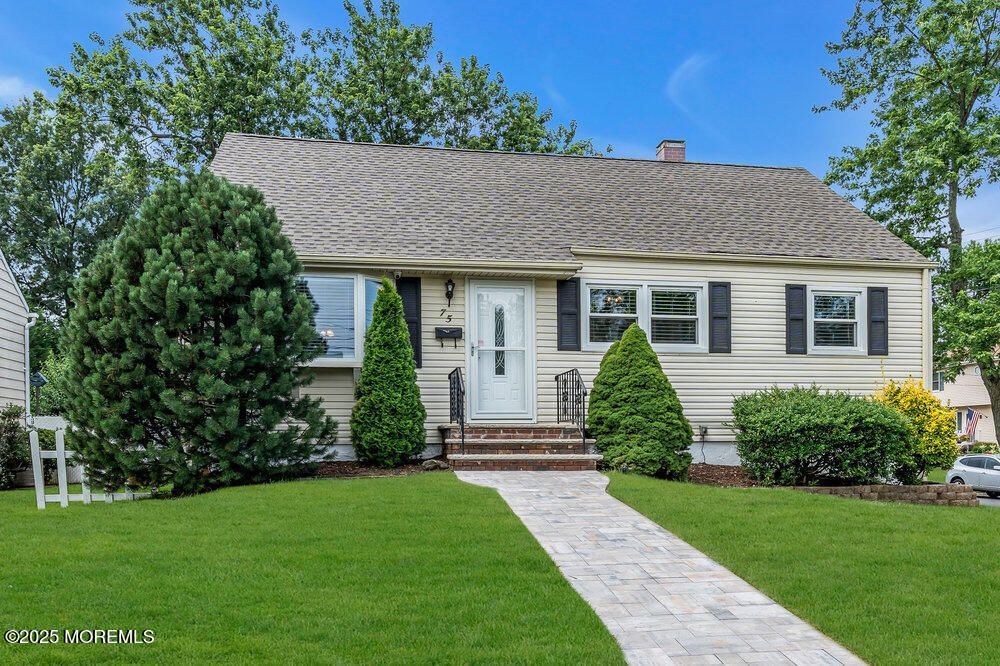 Exterior, Facade, Cape Cod