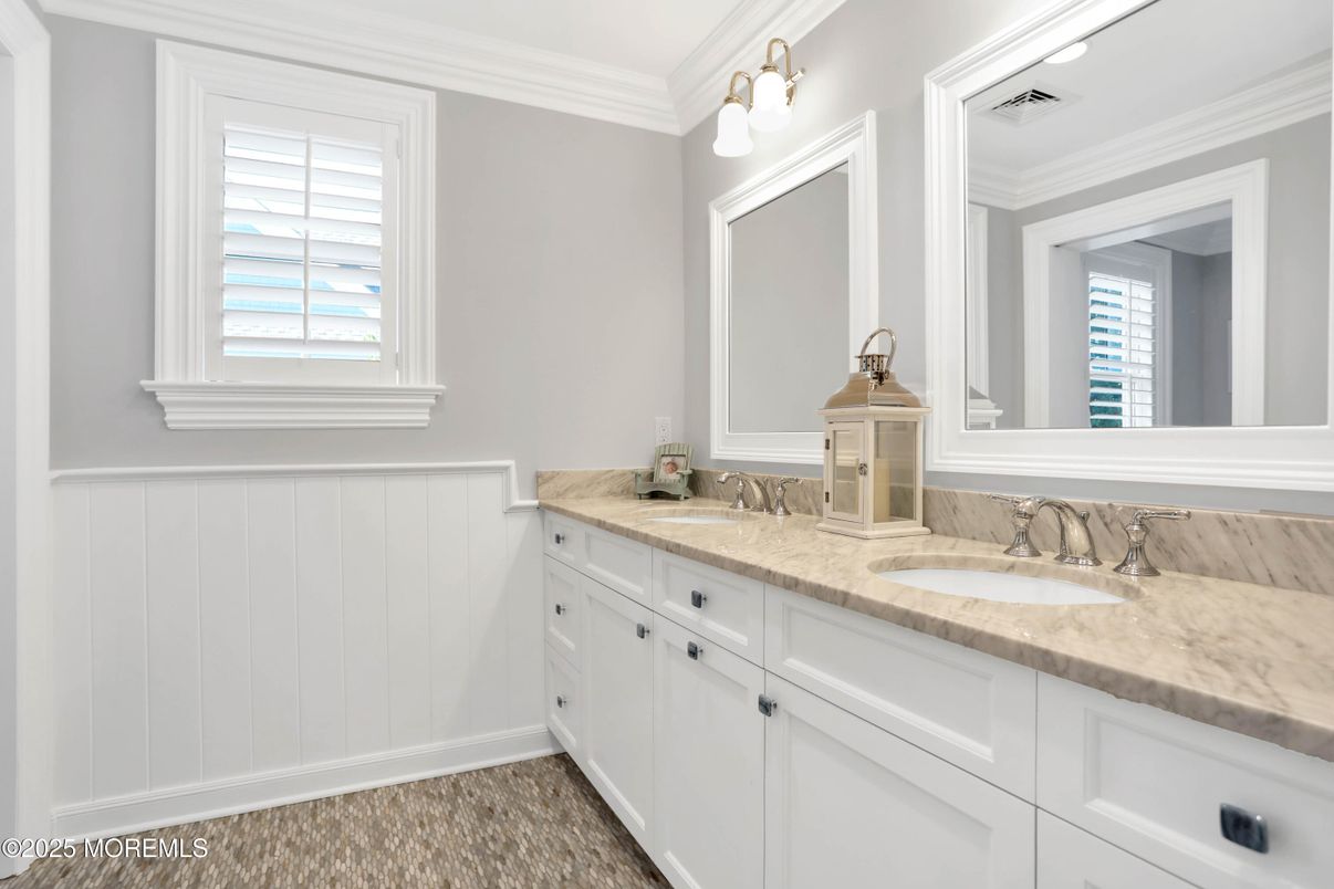 Bathroom, Dual Sink Vanities, Interior