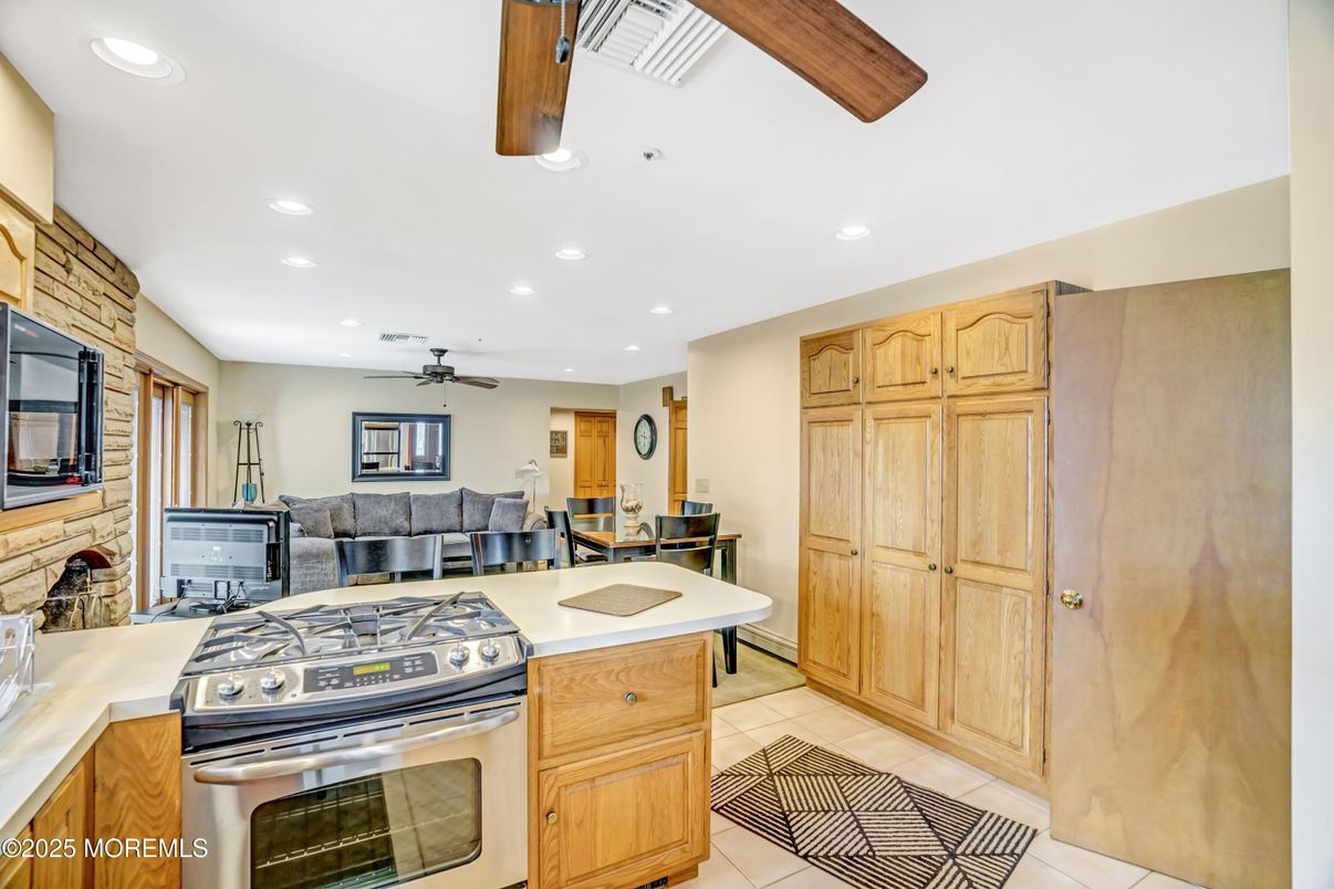 Fireplace, Interior, Kitchen, Recessed Lighting